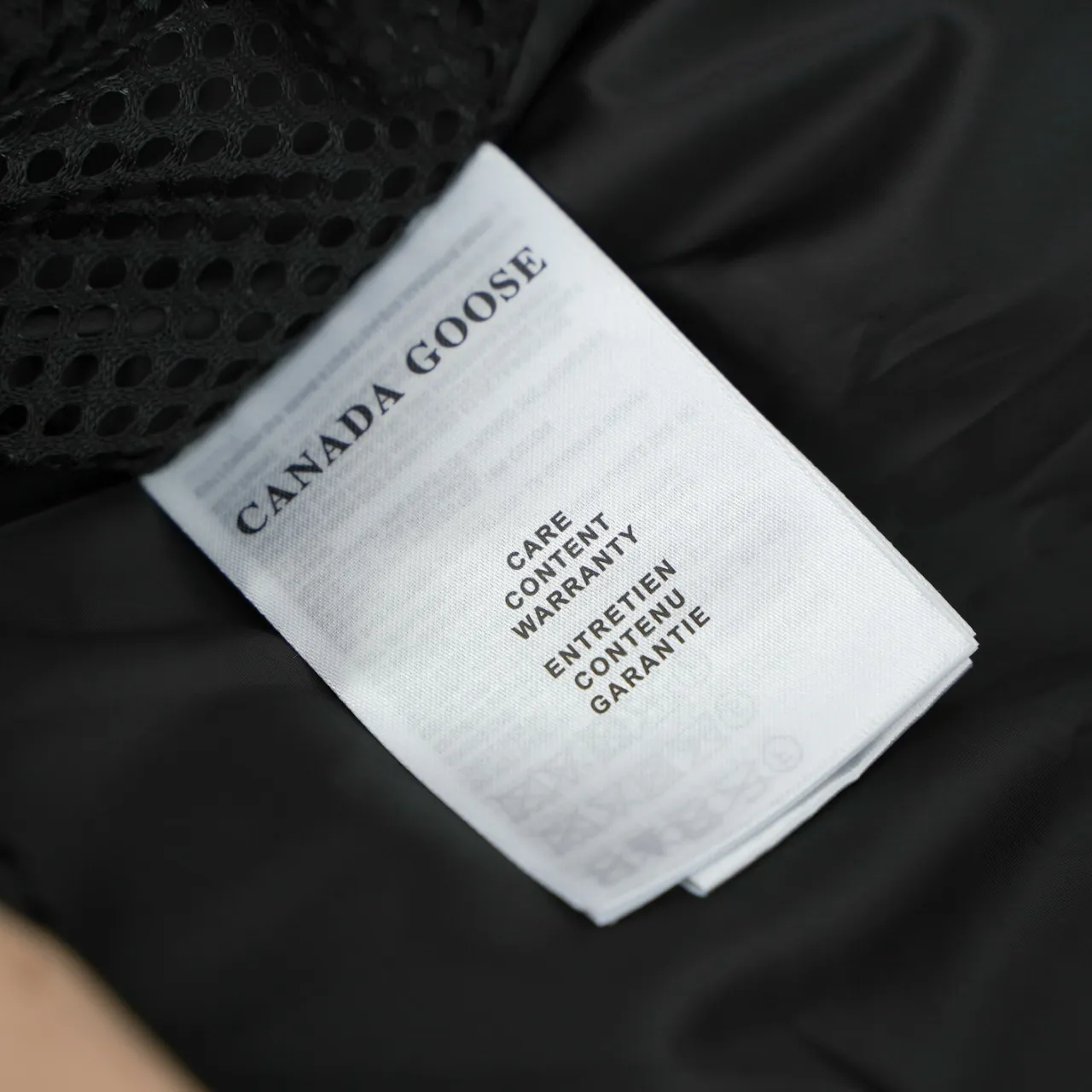 P780 CANADA GOOSE丨Canada Goose 2802 Sleeve Logo Stand Collar Down Jacket Color: Khaki Black Label Size: XS-XXL